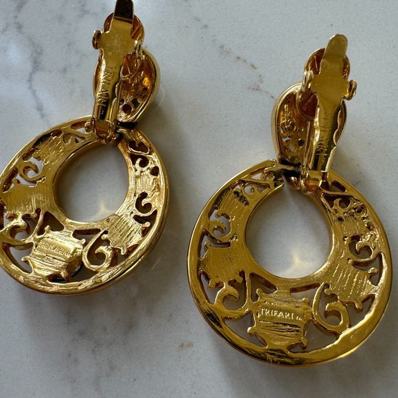 Vintage Trifari Jeweled Gold Teardrop Earrings - Picture 4 of 9